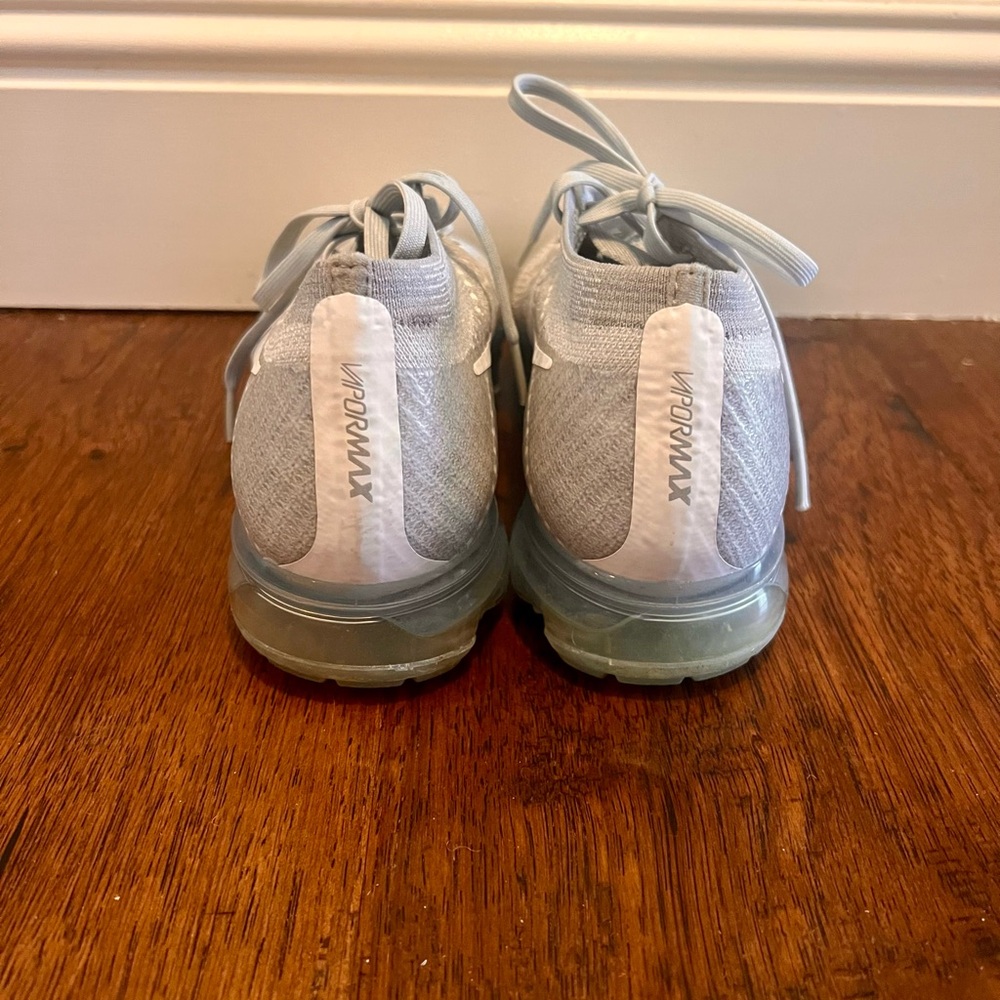 Women’s Nike VaporMax Flyknite Light Gray/White Size 8 - Picture 4 of 6